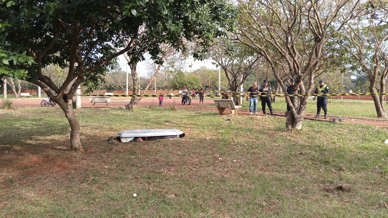 Reportaron hallazgo de cadaver en una plaza de Pedro Juan Caballero